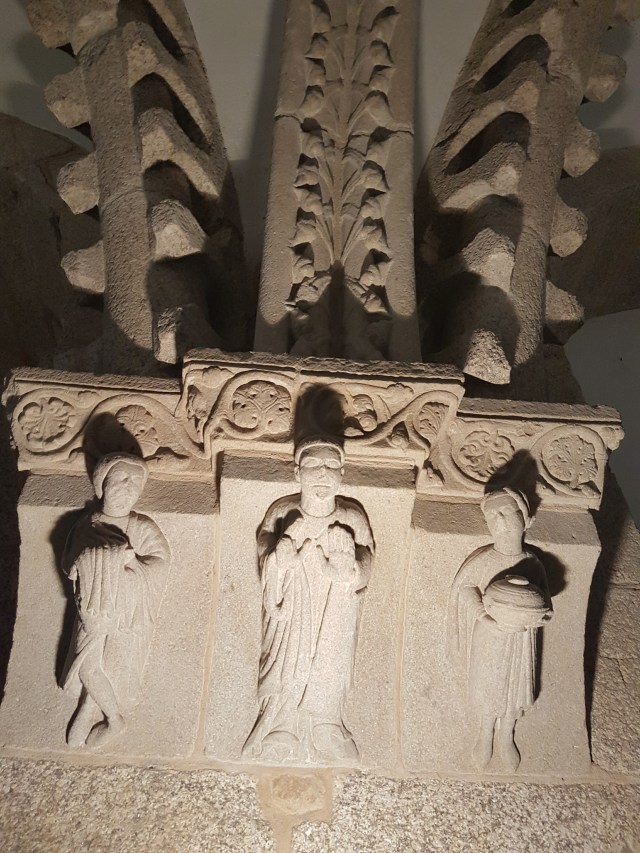 recepción de invitados no Pazo real de Galiza feito por Gelmírez (, centro