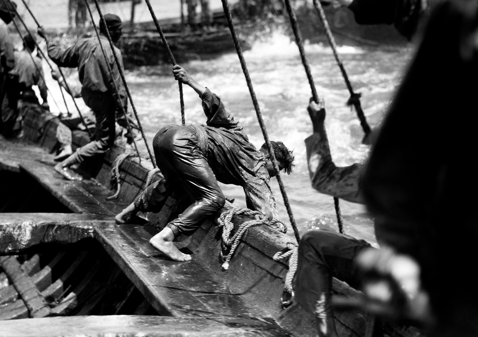 Ruth Matilda Anderson. Mariñeiros tentando coller un atún na Ría de Huelva.